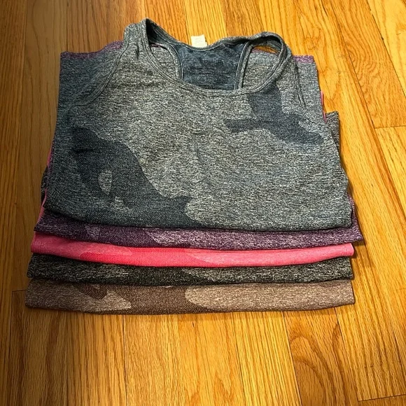 5 tanks - Picture 1 of 2